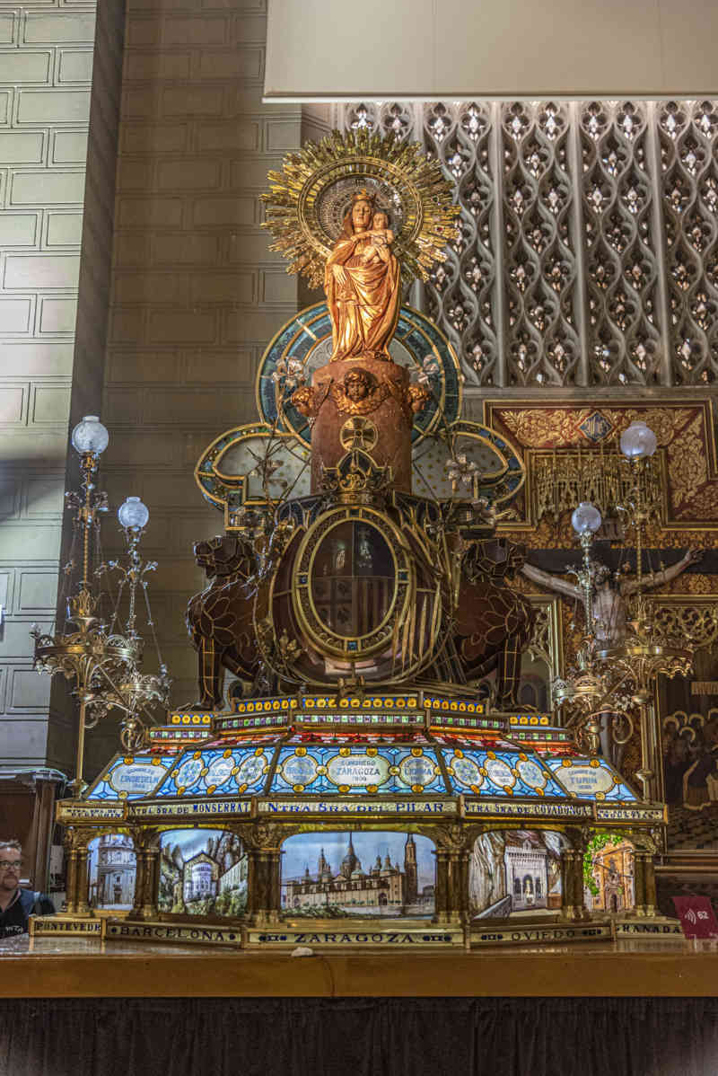 Zaragoza 104 - iglesia del Sagrado Corazón de Jesús (Rosario de Cristal).jpg